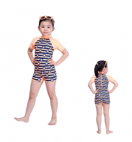 BÉ GÁI  MỘT MẢNH 330
