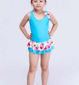 BÉ GÁI MỘT MẢNH 946