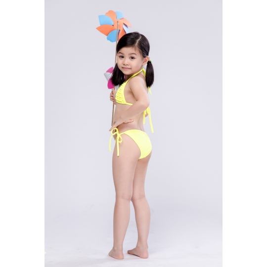 BÉ GÁI HAI MẢNH 244