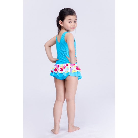 BÉ GÁI MỘT MẢNH 946