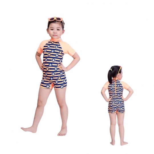 BÉ GÁI  MỘT MẢNH 330